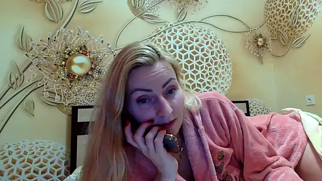 Yourrealgirl's cam snapshot