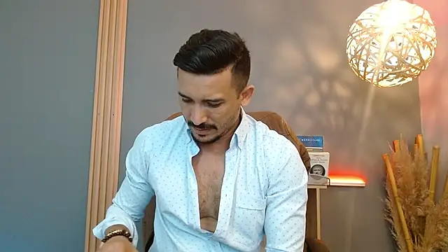 Reiko_85_ live sex cam