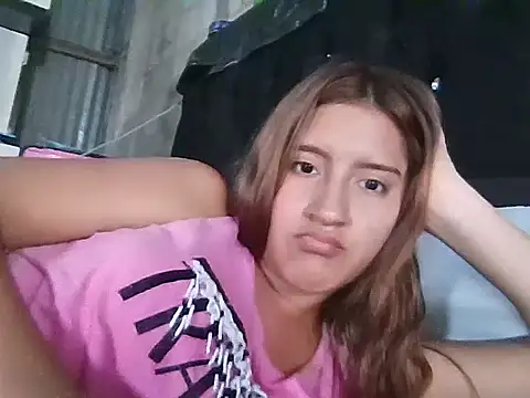 Emily_231's cam snapshot