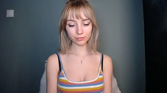 LuciaYoung's cam snapshot