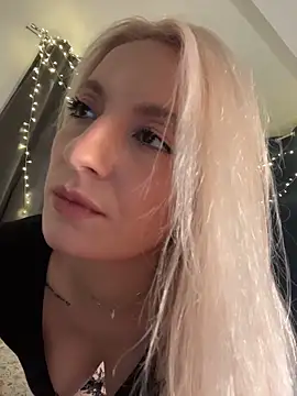 Ella_Charm's cam snapshot