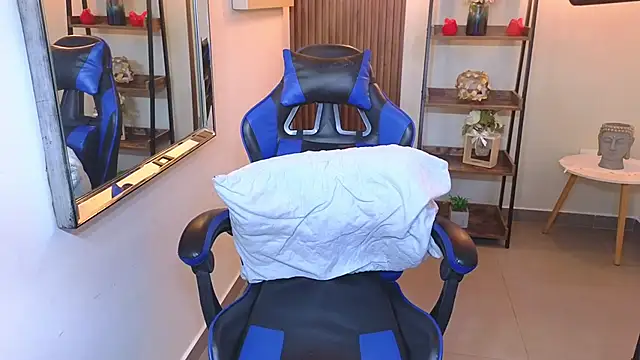 Kenya--Buhle live sex cam