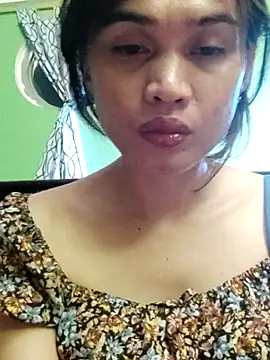 QueenSoreal live sex cam