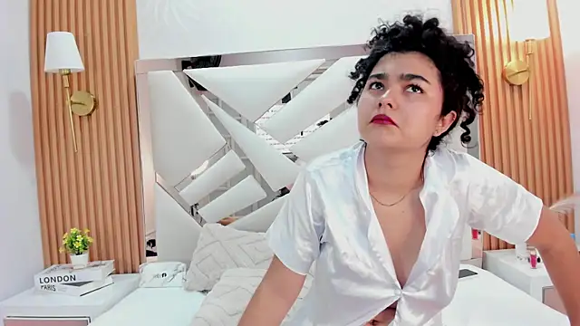 _Curly_Beauty's cam snapshot