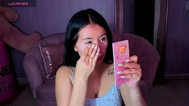 Kylia_a's cam snapshot