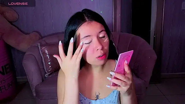 Kylia_a's cam snapshot