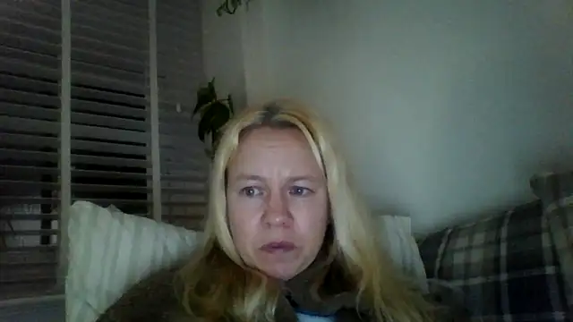 jennyblondeuk live sex cam