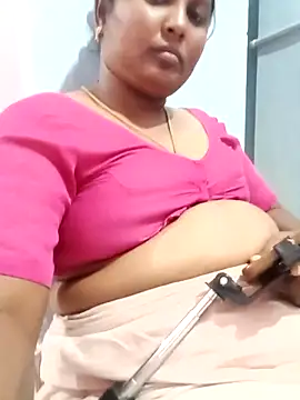 tamilkaviya431's cam snapshot