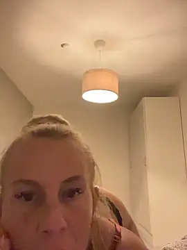 nastyblondemilf live sex cam