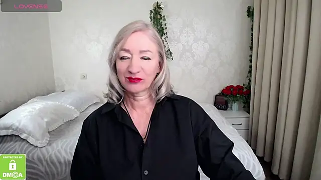 hunters_woman's cam snapshot