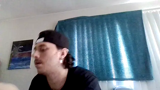 Tallhungandcloudy's cam snapshot