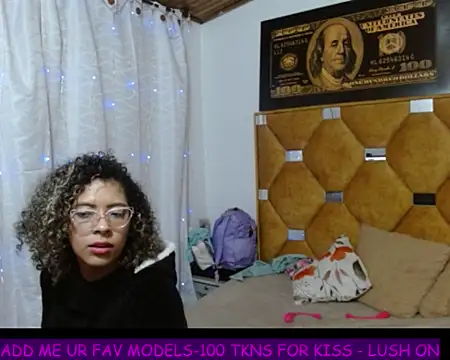 LITTLEKITTY19 live sex cam