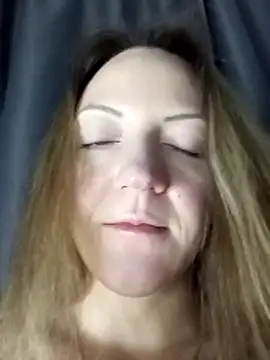 KattyLuuu's cam snapshot