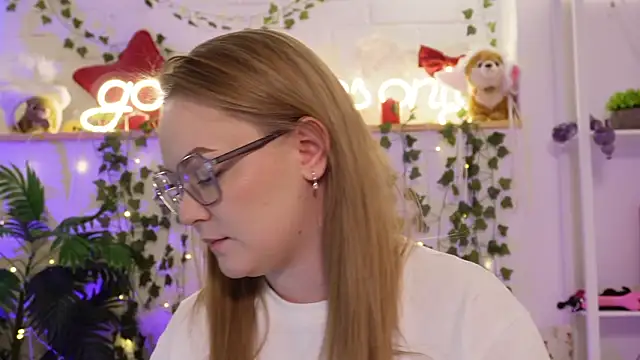 MonicaAsis live sex cam