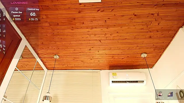 emily_burton18's cam snapshot