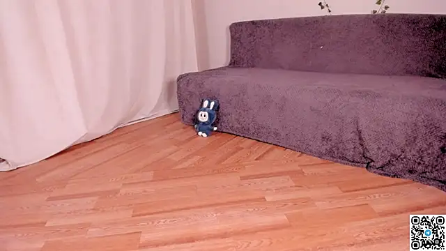 emmelieflorence live sex cam