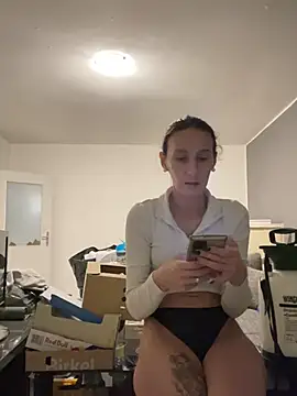 Emilia_Mausi's cam snapshot