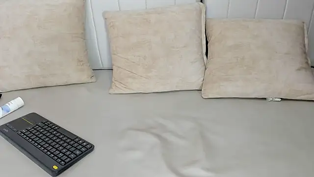 Pamela_SkinnySexy's cam snapshot