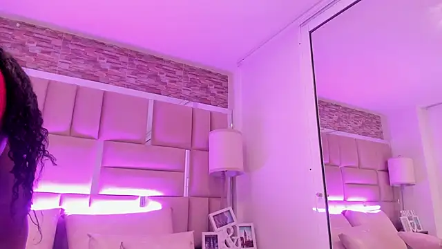 ShaniaBrownn live sex cam