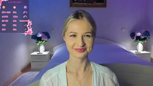 Julie_Blaze's cam snapshot