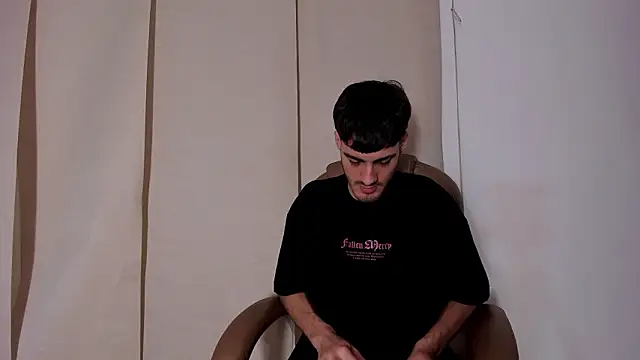 Emir_Ozan_ live sex cam