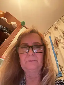 Irina2909@xh live sex cam