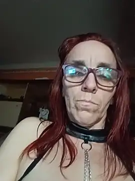Dettybitch40 live sex cam