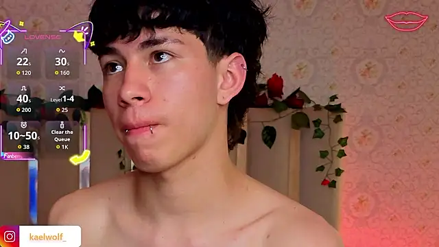 kaelwolf_tay live sex cam