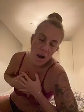 nastyblondemilf live sex cam