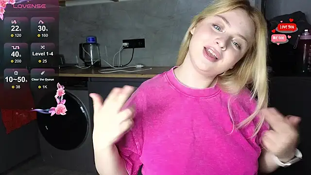 shy_blondiee live sex cam