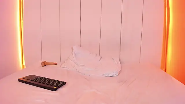 Sunny_OS live sex cam