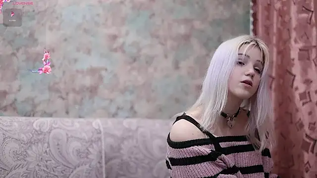 Yunakiss live sex cam