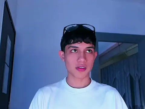 Sebax_Young live sex cam