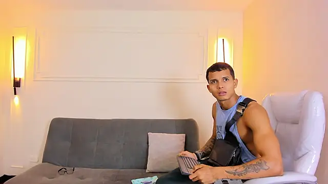 Paradise_boy_s live sex cam