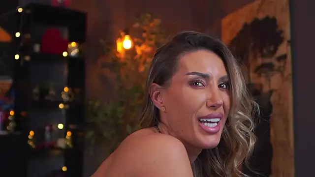 Evelyn_Evyyy live sex cam