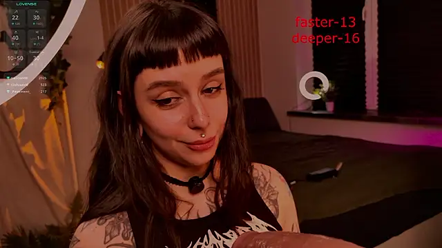 MichaellaMoon live sex cam