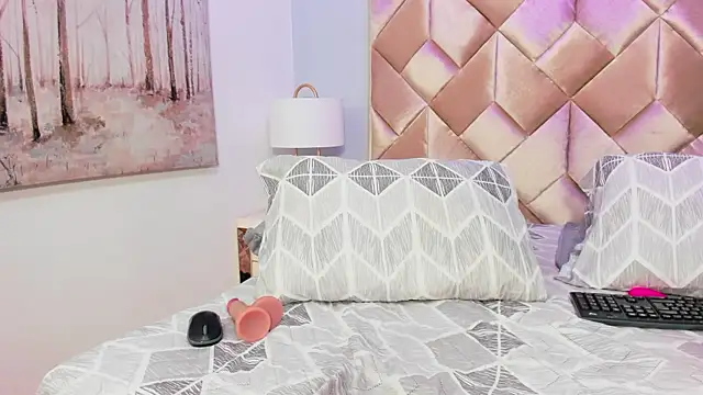 CandyLips_4's cam snapshot