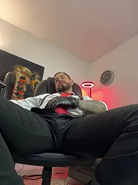 Ethan_Castellano live sex cam