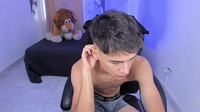 Aron_Boyy live sex cam