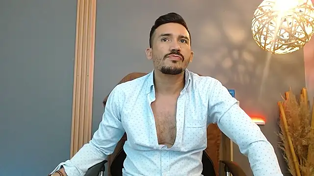 Reiko_85_ live sex cam