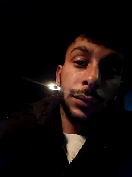 Iulianmarius12 live sex cam