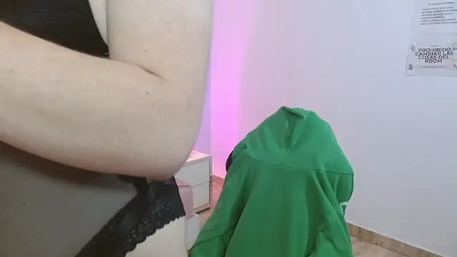 NOOAH_TAY live sex cam