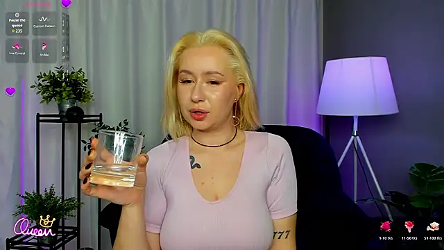 Emily__Bliss's cam snapshot