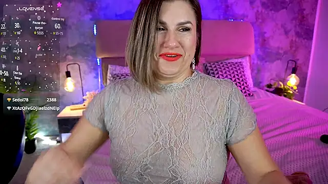 KiraRoxx live sex cam