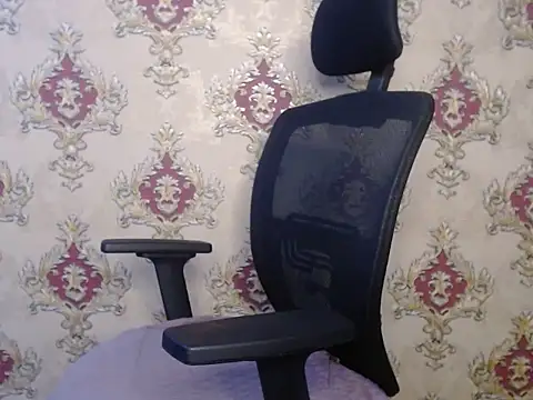 MiniBeast live sex cam