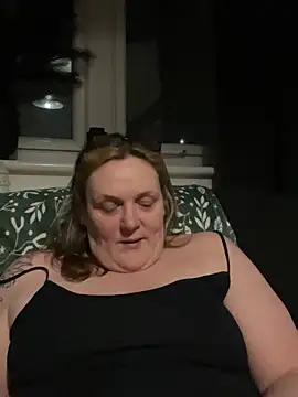 Busty-GilfQuinn's cam snapshot