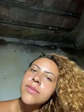 Chloe_Leaozinho's cam snapshot