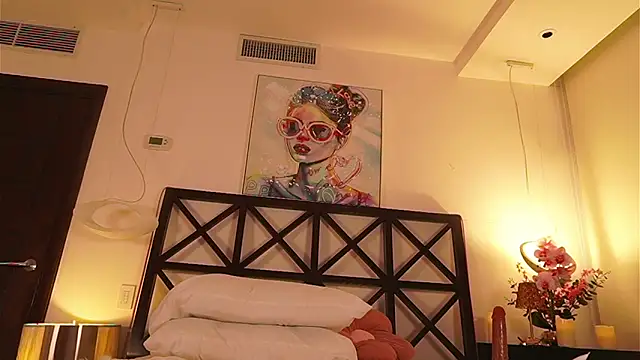 LunaMystyque live sex cam