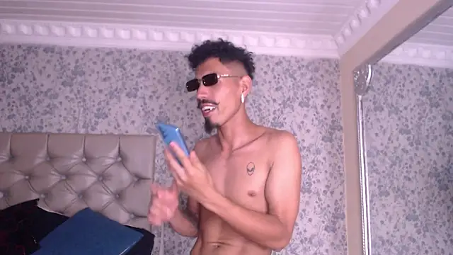 NoaahTylor live sex cam