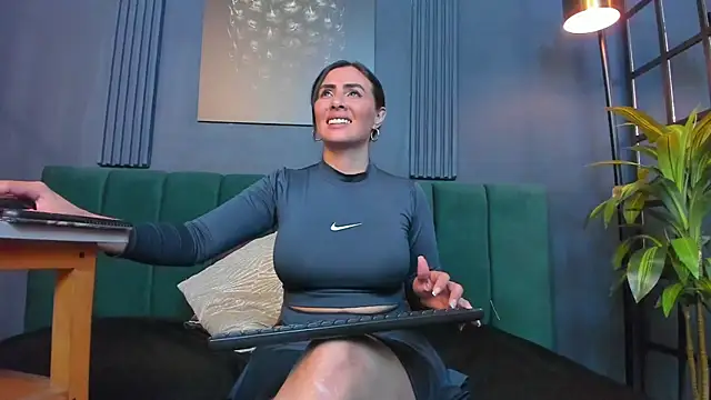 scarlet_edwars's cam snapshot